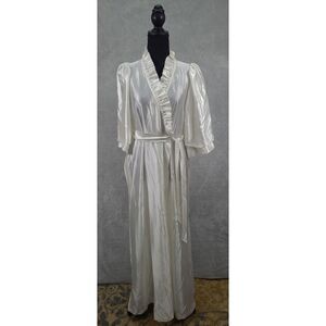 VTG Miss Elaine Nightgown Womens Med Ivory‎ Union Made Dressing Gown Hollywoo
